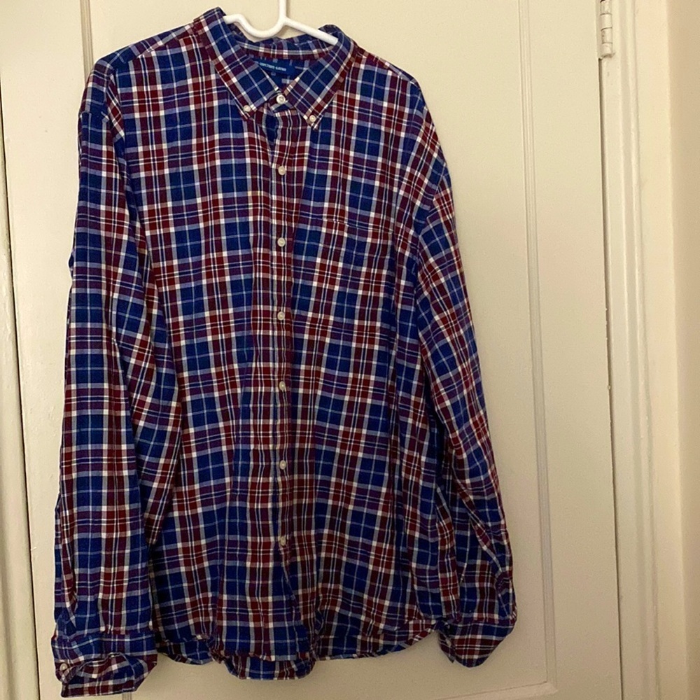 Old navy slim fit button down size: 3XL